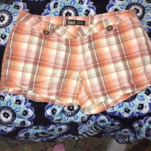 Like new lei shorts
